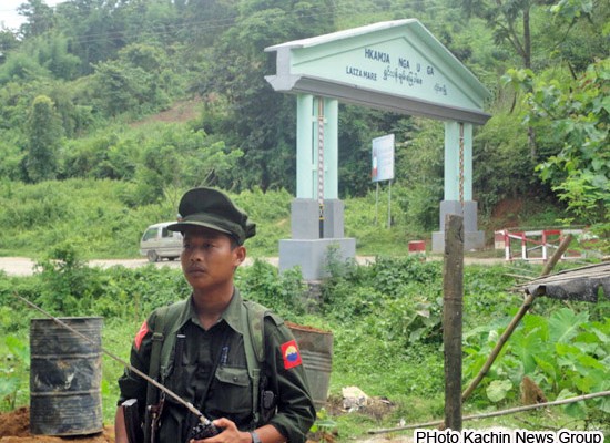 ဌာနချုပ် လိုင်ဇာ ပတ်ဝန်းကျင် ရှေ့တန်းတနေရာမှ KIA စစ်သားတဦး။ ဌာနချုပ် လိုင်ဇာ ပတ်ဝန်းကျင် ရှေ့တန်းတနေရာမှ KIA စစ်သားတဦး။