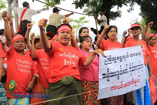 Bo Bo / MizzimaProtesters at Maha Bandoola Park in downtown Yangon demonstrating against the alleged confiscation of ancestral land on October 2, 2013. Photo: Bo Bo / Mizzima Bo Bo / MizzimaProtesters at Maha Bandoola Park in downtown Yangon demonstrating against the alleged confiscation of ancestral land on October 2, 2013. Photo: Bo Bo / Mizzima