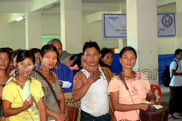 စက်တင်ဘာ ၁၉ စျေးရောင်းပွဲသို့ ရောက်လာကြတဲ့ လိုင်ဇာ ၀န်းကျင်မှ ဒုက္ခသည်များ စက်တင်ဘာ ၁၉ စျေးရောင်းပွဲသို့ ရောက်လာကြတဲ့ လိုင်ဇာ ၀န်းကျင်မှ ဒုက္ခသည်များ