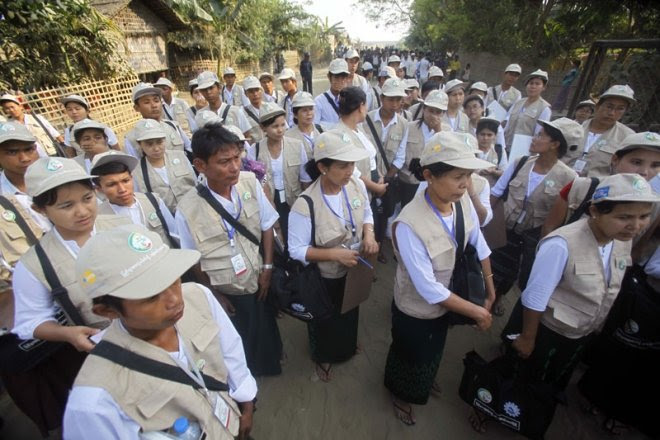 Census emumerators prepare to take census at Basara Muslim majority village near Sittwe of Rakhine State, western Myanmar, 30 March 2014. EPA/LYNN BO BO Census emumerators prepare to take census at Basara Muslim majority village near Sittwe of Rakhine State, western Myanmar, 30 March 2014. EPA/LYNN BO BO