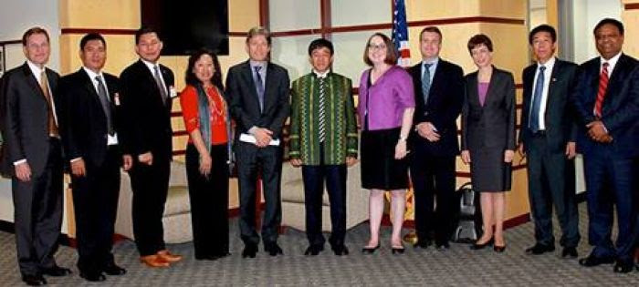 ဂွမ်မော်ကို ကြိုဆိုသော အမေရိကန်အရာရှိများ ဗိုလ်ချုပ် ဂွမ်မော်ကို ကြိုဆိုသော အမေရိကန်အရာရှိများ ဓါတ်ပုံ KIA ဂွမ်မော်ကို ကြိုဆိုသော အမေရိကန်အရာရှိများ ဗိုလ်ချုပ် ဂွမ်မော်ကို ကြိုဆိုသော အမေရိကန်အရာရှိများ ဓါတ်ပုံ KIA