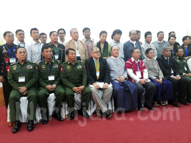 နှစ်ဖက် ကိုယ်စားလှယ်များ အမှတ်တရ ဓါတ်ပုံရို်က် (ဓါတ်ပုံ- နိရဥ္စရာ/ မင်းဆက်ခိုင်) နှစ်ဖက် ကိုယ်စားလှယ်များ အမှတ်တရ ဓါတ်ပုံရို်က် (ဓါတ်ပုံ- နိရဥ္စရာ/ မင်းဆက်ခိုင်)