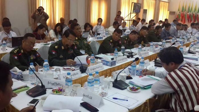 NCCT နှင့် ဆွေးနွေးနေသော အစိုးရ စစ်ဖက်ကိုယ် စားလှယ်များ ဓါတ်ပုံ ဦးညိုအုန်းမြင့် NCCT နှင့် ဆွေးနွေးနေသော အစိုးရ စစ်ဖက်ကိုယ် စားလှယ်များ ဓါတ်ပုံ ဦးညိုအုန်းမြင့်