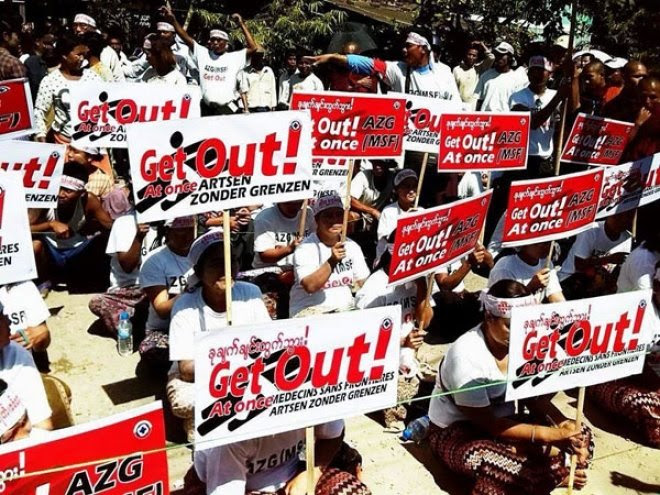 Protesters hold placards during a protest against Artsen zonder Grenzen (AZG) - Médecins Sans Frontières, in Sittwe, Rakhine state in western Myanmar on February 22, 2014. Hundreds of people took part in the protest. AFP PHOTO Protesters hold placards during a protest against Artsen zonder Grenzen (AZG) - Médecins Sans Frontières, in Sittwe, Rakhine state in western Myanmar on February 22, 2014. Hundreds of people took part in the protest. AFP PHOTO