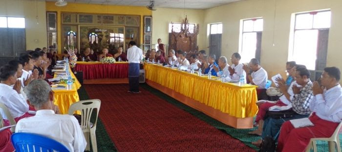 နှစ်ပါတီ ပေါင်းစည်းနိုင်ရေး မော်လမြိုင်၊ စျေးကြိုရပ်ရှိ ဓါတုမာလာ ကျောင်းတိုက်၌ ဆွေးနွေးပွဲ ကျင်းပစဉ် နှစ်ပါတီ ပေါင်းစည်းနိုင်ရေး မော်လမြိုင်၊ စျေးကြိုရပ်ရှိ ဓါတုမာလာ ကျောင်းတိုက်၌ ဆွေးနွေးပွဲ ကျင်းပစဉ်