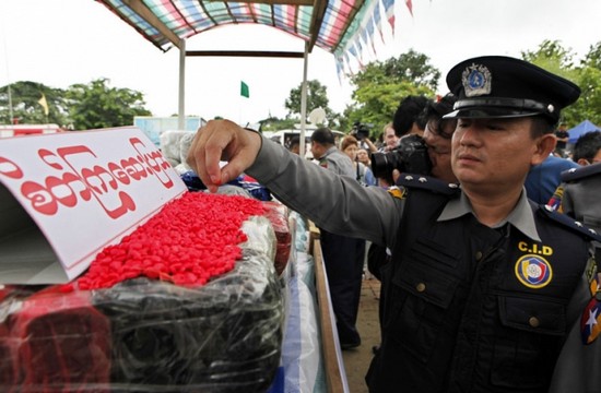A Myanmar policeman checks a pile of drugs prior to a 'Destruction Ceremony of Seized Narcotic Drugs' to mark International Day against Drug Abuse, in Yangon, Myanmar, 26 June 2014. Myanmar authorities destroyed drugs worth some 138.17 million US dollar during incinerations in Yangon, Mandalay and Taunggyi. EPA/LYNN BO BO A Myanmar policeman checks a pile of drugs prior to a 'Destruction Ceremony of Seized Narcotic Drugs' to mark International Day against Drug Abuse, in Yangon, Myanmar, 26 June 2014. Myanmar authorities destroyed drugs worth some 138.17 million US dollar during incinerations in Yangon, Mandalay and Taunggyi. EPA/LYNN BO BO