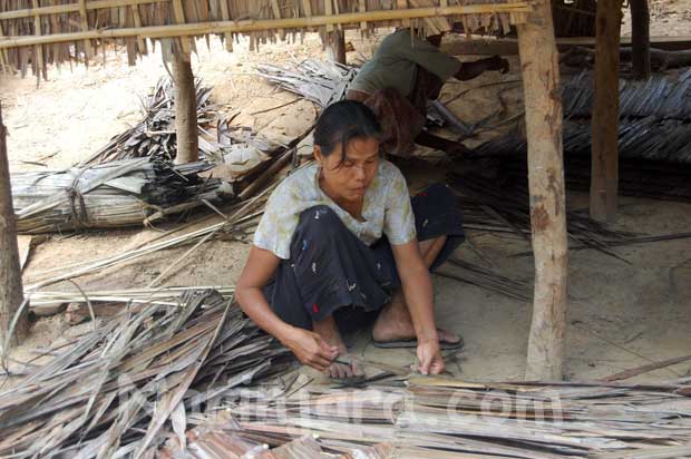 နိုင်ငံတကာ စီမံကိန်းများကြောင့် မဒေးကျွန်းမှ ဒေသခံ ပြည်သူများ၏ ယခင်နှင့် ယခု ဘဝ ဘာမှ မထူးခြား (ဓါတ်ပုံ- နိ်ရဥ္စရာ) နိုင်ငံတကာ စီမံကိန်းများကြောင့် မဒေးကျွန်းမှ ဒေသခံ ပြည်သူများ၏ ယခင်နှင့် ယခု ဘဝ ဘာမှ မထူးခြား (ဓါတ်ပုံ- နိ်ရဥ္စရာ)