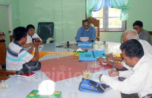 ပြည်နယ်ဥပဒေချုပ်ရုံးတွင် သတင်းစာရှင်းလင်းပွဲလုပ်နေစဉ်။( ဓါတ်ပုံ- စိုးနိုင်/နိရဥ္စရာ) ပြည်နယ်ဥပဒေချုပ်ရုံးတွင် သတင်းစာရှင်းလင်းပွဲလုပ်နေစဉ်။( ဓါတ်ပုံ- စိုးနိုင်/နိရဥ္စရာ)