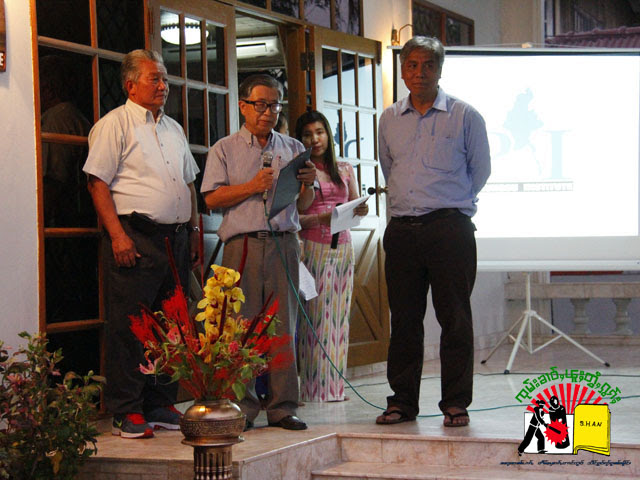 ဥက္ကဌဖြစ်သူ ဦးခွန်စိုင်းက ပြည်ထောင်စု အင်စတီကျုရုံးအဖွင့်စကားပြောကြားနေစဉ် ဥက္ကဌဖြစ်သူ ဦးခွန်စိုင်းက ပြည်ထောင်စု အင်စတီကျုရုံးအဖွင့်စကားပြောကြားနေစဉ်