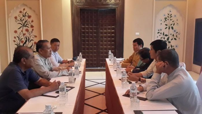 RCSS အဖွဲ့အား ရှင်းလင်း တင်ပြနေစဉ် RCSS အဖွဲ့အား ရှင်းလင်း တင်ပြနေစဉ် RCSS အဖွဲ့အား ရှင်းလင်း တင်ပြနေစဉ် RCSS အဖွဲ့အား ရှင်းလင်း တင်ပြနေစဉ်