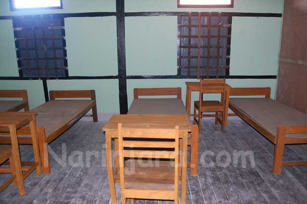 ကျောင်းသူများ နေထိုင်ရန် အဆောင်များကို ပြန်လည် ပြုပြင်နေစဉ်။ (ဓါတ်ပုံ- နိရဥ္စရာ) ကျောင်းသူများ နေထိုင်ရန် အဆောင်များကို ပြန်လည် ပြုပြင်နေစဉ်။ (ဓါတ်ပုံ- နိရဥ္စရာ)