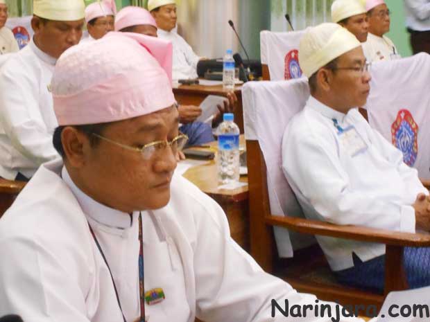 လွှတ်တော်တွင် ကန့်ကွက် အဆိုတင်သွင်းသူ ဦးအောင်မြကျော် (ဓါတ်ပုံ- နိရဥ္စရာ) လွှတ်တော်တွင် ကန့်ကွက် အဆိုတင်သွင်းသူ ဦးအောင်မြကျော် (ဓါတ်ပုံ- နိရဥ္စရာ)