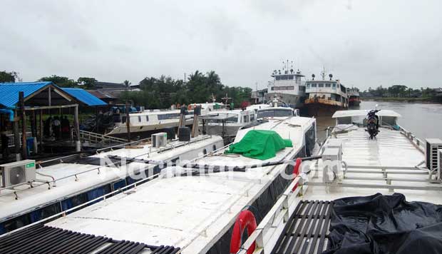 စစ်တွေမြို့ ဆတ်ရိုးကျ ဆိပ်ကမ်း ( ဓါတ်ပုံ- နိရဥ္စရာ) စစ်တွေမြို့ ဆတ်ရိုးကျ ဆိပ်ကမ်း ( ဓါတ်ပုံ- နိရဥ္စရာ)