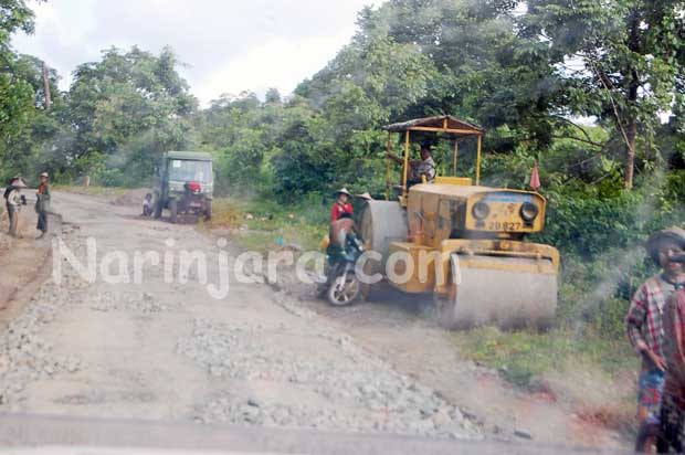 သံတွဲ- တောင်ကုတ်ကားလမ်းကို ယခုနှစ် စက်တင်ဘာလ အတွင်းက ရိုက်ယူထားစဉ် သံတွဲ- တောင်ကုတ်ကားလမ်းကို ယခုနှစ် စက်တင်ဘာလ အတွင်းက ရိုက်ယူထားစဉ်