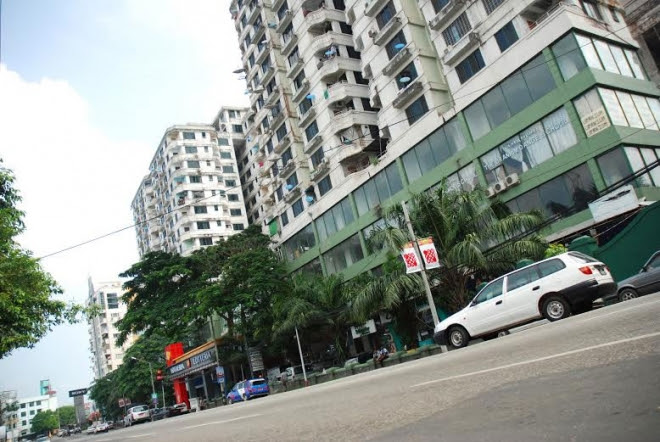 Pearl condo towering over Kabar Aye Pagoda road
