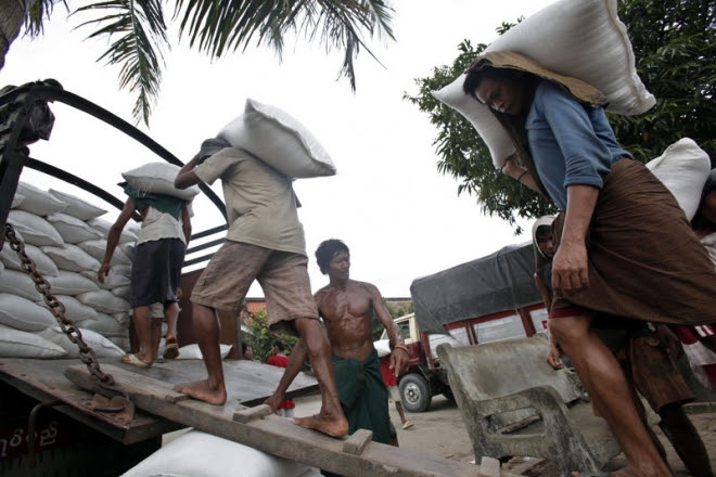 Rice exporters ship to Africa as China border proves problematic
