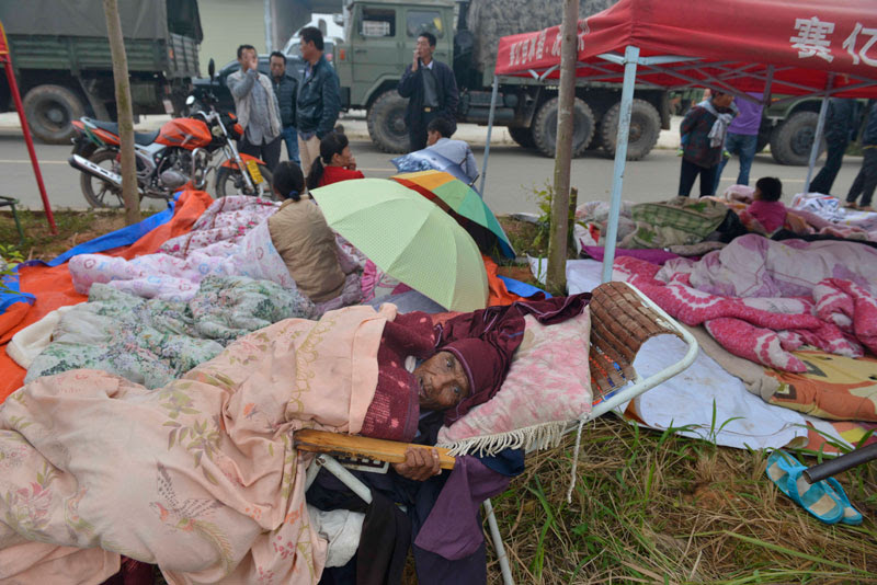 Homeless people rest in a temporary settlement for the quake victims in Yongping township of Jinggu county in Yunnan province, China, October 8 2014. EPA/ZHANG YQ CHINA OUT Homeless people rest in a temporary settlement for the quake victims in Yongping township of Jinggu county in Yunnan province, China, October 8 2014. EPA/ZHANG YQ CHINA OUT