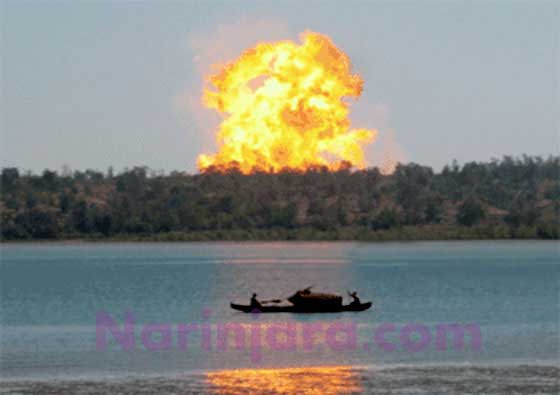 လွန်ခဲ့သော နှစ်အနည်းငယ်က ရမ်းဗြဲကျွန်းတွင် မီးတောင်တစ်ခု ပေါက်ကွဲနေစဉ်။ ( ဓါတ်ပုံ- နိရဥ္စရာ) လွန်ခဲ့သော နှစ်အနည်းငယ်က ရမ်းဗြဲကျွန်းတွင် မီးတောင်တစ်ခု ပေါက်ကွဲနေစဉ်။ ( ဓါတ်ပုံ- နိရဥ္စရာ)