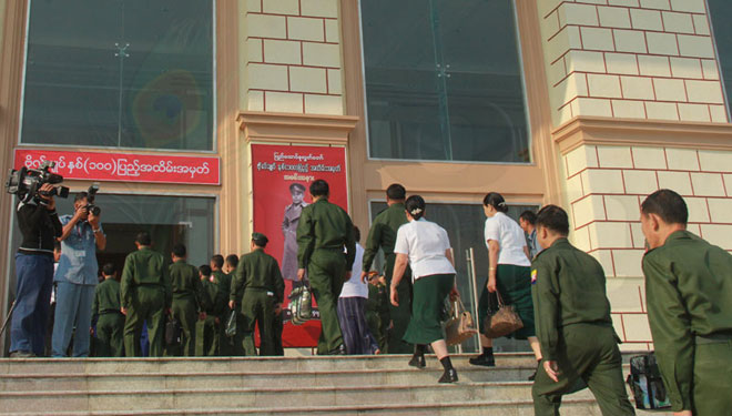 ပြည်ထောင်စု လွှတ်တော်တွင် ဖေဖော်ဝါရီ ၁၁ ရက်က ဗိုလ်ချုပ်အောင်ဆန်းမွေးနေ့ နှစ် ၁၀၀ ပြည့် အထိမ်းအမှတ် အခမ်းအနား ကျင်းပစဉ်။ (ဓာတ်ပုံ - စိုးသန်းလင်း၊ မဇ္စျိမ) General-Aung-San-100-Year-Birthday-Parliament-celebrate-01