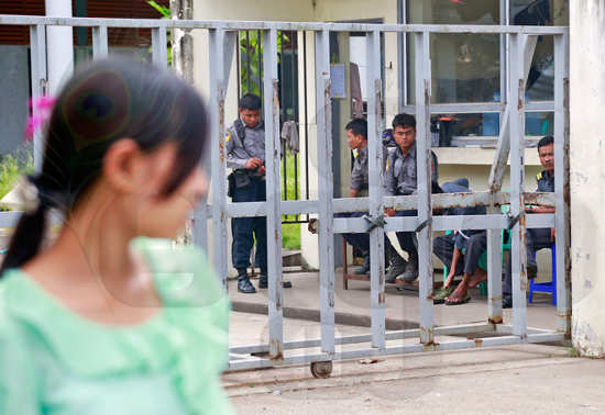 ဓာတ်ပုံ - ဘိုဘို၊ မဇ္ဈိမ Woman-1