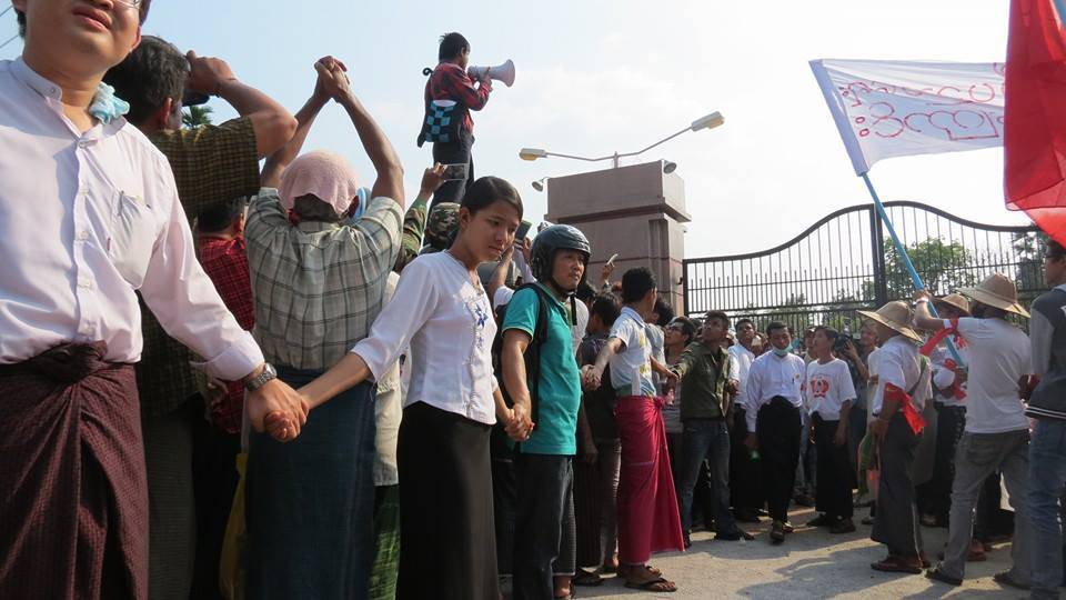 သပိတ်မှောက်ကျောင်းသားများ မော်လမြိုင်တက္ကသိုလ်ဝင်းသို့ ဝင်ခွင့်မရ သပိတ်မှောက်ကျောင်းသားများ မော်လမြိုင်တက္ကသိုလ်ဝင်းသို့ ဝင်ခွင့်မရ