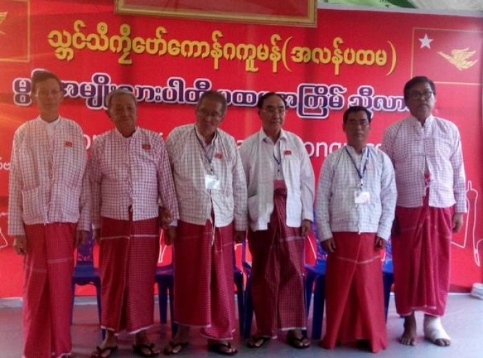 မွန်အမျိုးသားပါတီ၏ ဥက္ကဌနှင့် အတွင်းရေးမှူ းများအားတွေ့ရစဉ်(မင်းဖေသန်း) phophtaw020201