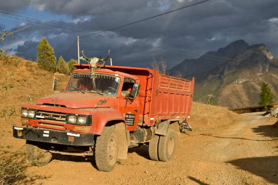 တရုတ်ထရပ်ကား Chinese truck
