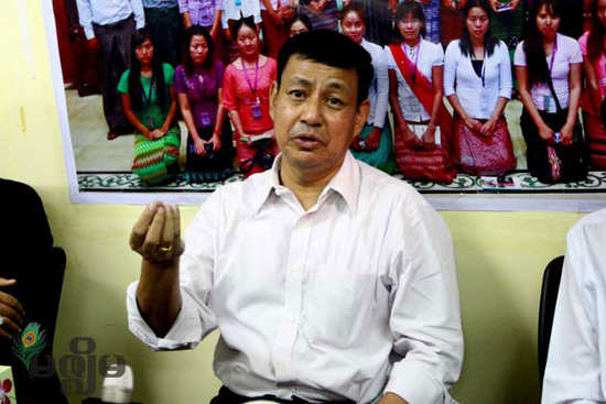 ဟိန်းထက်၊ မဇ္ဈိမ U-Ye-Htut-Press-Conferenc-05