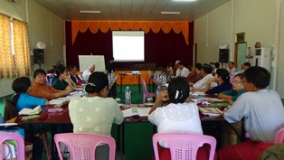 မွန်စာသင်ရိုးညွှန်းတမ်း ရေးဆွဲရေး ဆွေးနွေးနေစဉ်။ photo-for-News