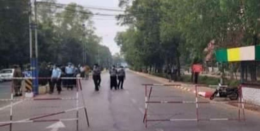 ဗုံးပေါက်ကွဲမှုကြောင့် ရွှေဝတ်မှုံ လမ်းဆုံအနီး ပိတ်ဆို့စစ်ဆေးစဥ်