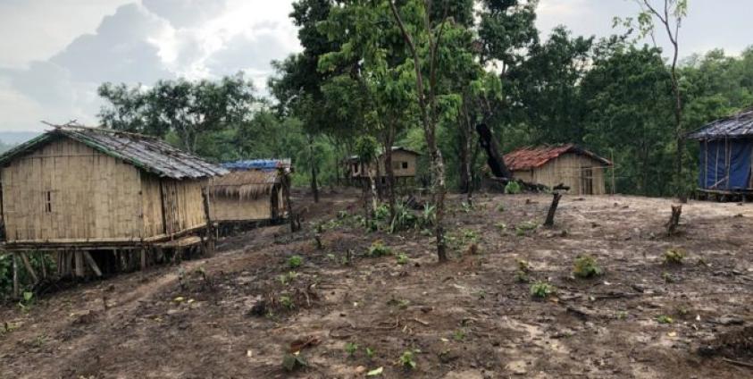 မီးဇာကျေးရွာရှိ ကင်းတလင်းစစ်ဘေးရှောင်များနေထိုင်ရာတဲအိမ်များ