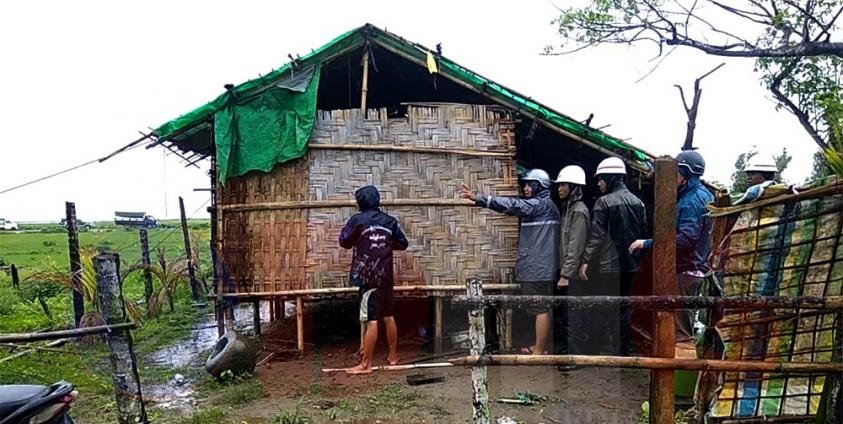 သင်္ဘောကွေ့ကျေးရွာကို အာဏာပိုင်များက ဖြိုဖျက်နေစဉ်။ ဓာတ်ပုံ - ချလူးအောင်