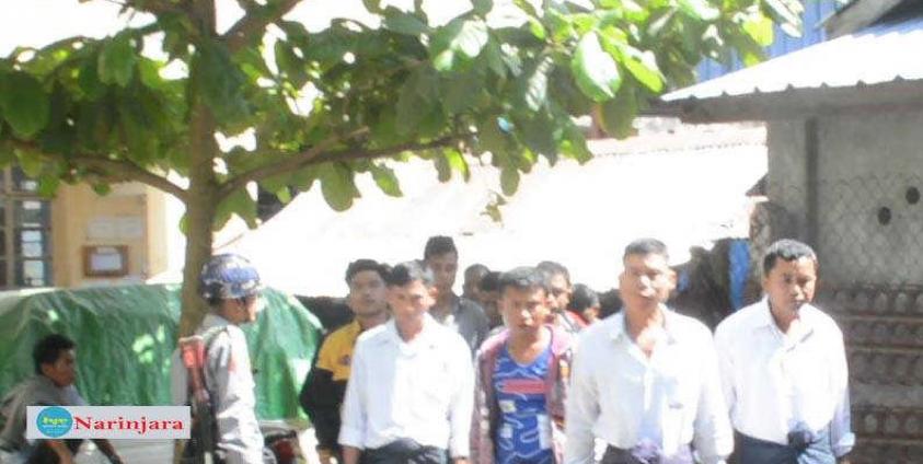 (မတ်လ ၄ ရက်နေ့ စစ်တွေမြို့နယ် တရားရုံးတွင် ရုံးထုတ်လာစဉ်)