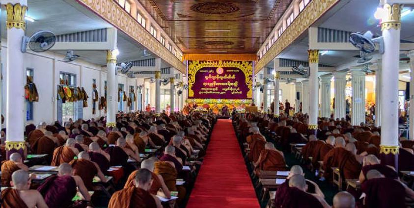 ရာမညဓမ္မာစရိယ ပရိယတ္တိစာမေးပွဲ ဖြေဆိုနေသော မွန်သံဃာများ(MNA)