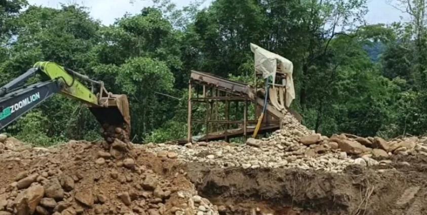 Gold mining operations on farmland in Hsinlongdam 2 Village, Machanbaw Township, Putao District, Kachin State.