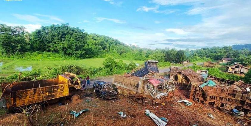 AA Info Desk (အမ်းမြို့နယ်၊ တလိုင်းတောင်ကျေးရွာ လေကြောင်းမှ ဗုံးကြဲခံရသည့် မြင်ကွင်း)