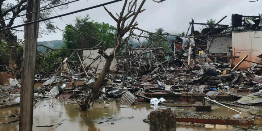 ဓါတ်ပုံ - (SHRF) လေကြောင်းတိုက်ခိုက်မှုကြောင့် ပျက်စီးသွားသော မဘိမ်းမြို့နယ် ရပ်ကွက် ၃ ရှိ ဆေးရုံ အဆောက်အအုံ