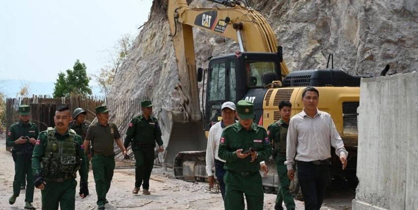 သိန္နီရှိ ရေအားလျှပ်စစ် စီမံကိန်းအား MNDAA တာဝန်ရှိသူများ သွားရောက်ကြည့်ရှု စစ်ဆေးစဉ်