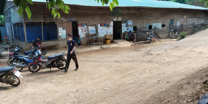 ဓာတ်ပုံ - ကရင်နီဒုက္ခသည်စခန်း အမှတ် (၁) ရှိ ဆေးပေးခန်း (ပုံဟောင်း)