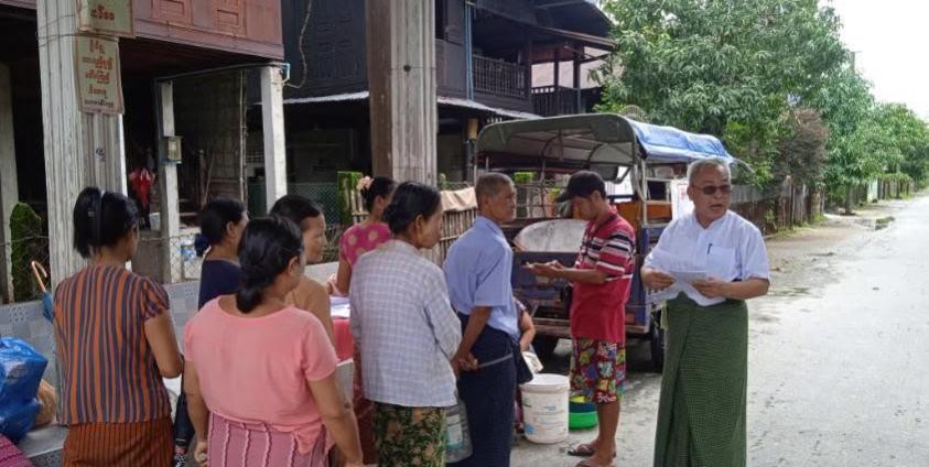 (ပြန်/ဆက်) ဇူလိုင်လအတွင်း ပေါင်မြို့နယ်၌ စားအုန်းဆီ လာရောက် ရောင်းချပေးနေစဉ်။