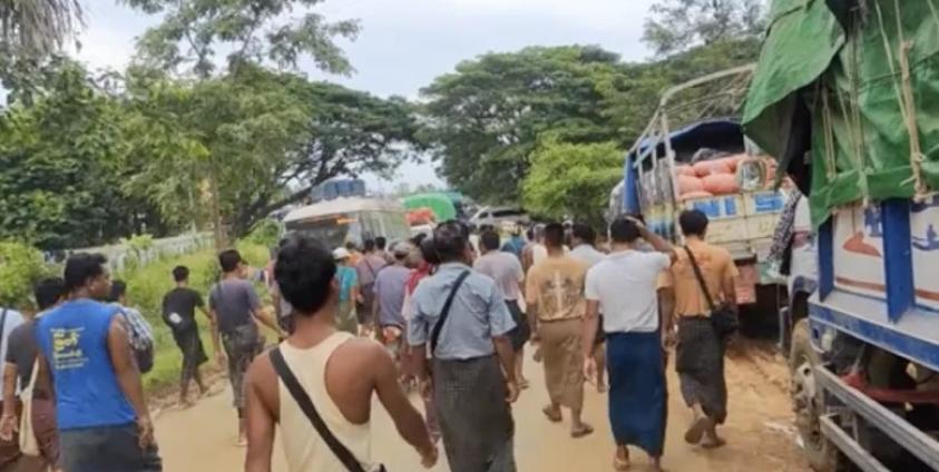 မန္တလေး-မြစ်ကြီးနား လမ်းပိုင်း၊ အင်းတော်မြို့နယ်အတွင်း မော်တော်ယာဉ်များ ပိတ်ဆို့နေသည့် မြင်ကွင်း။