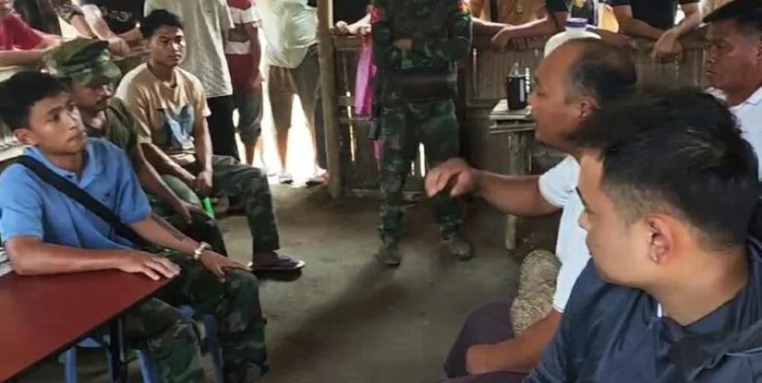 ဓာတ်ပုံ – KIA နှင့် ပြည်သူများကြား ညှိနှိုင်းမှုများ ပြုလုပ်နေစဉ်။