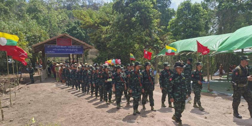 ဓာတ်ပုံ - (RCSS/SSA) RCSS/SSA တပ်ဖွဲ့ဝင်များအား တွေ့ရစဉ်