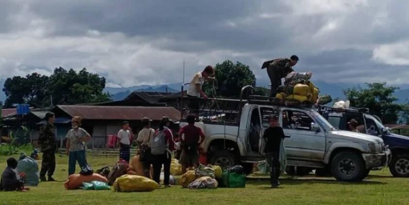ဓာတ်ပုံ - (စစ်ရေးတင်းမာမှုများကြောင့် ပူတာအိုမြို့ဘက်သို့ နေရပ်စွန့်ခွာ တိမ်းရှောင်လာကြသည့် စစ်ဘေး ရှောင်များ / Crd)