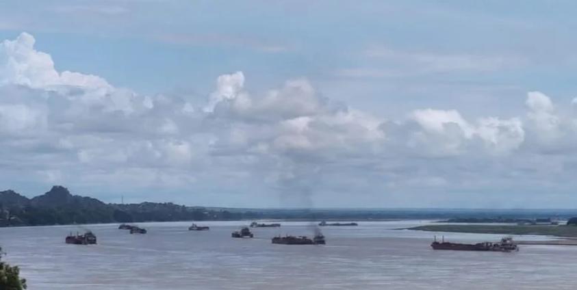 ဓာတ်ပုံ - (စစ်အုပ်စုတပ်၏ စစ်ရေယာဉ်အုပ်စု / Crd)
