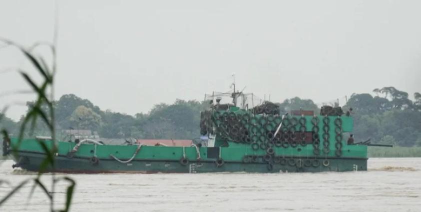 ဗန်းမော်မြို့သို့ ဦးတည်၍ ဧရာဝတီမြစ်ကြောင်းအတိုင်း ဆန်တက်လာသည့် စစ်သင်္ဘောအုပ်စု ရွှေကူ နယ်သို့ ရောက်ရှိစဉ် / Crd