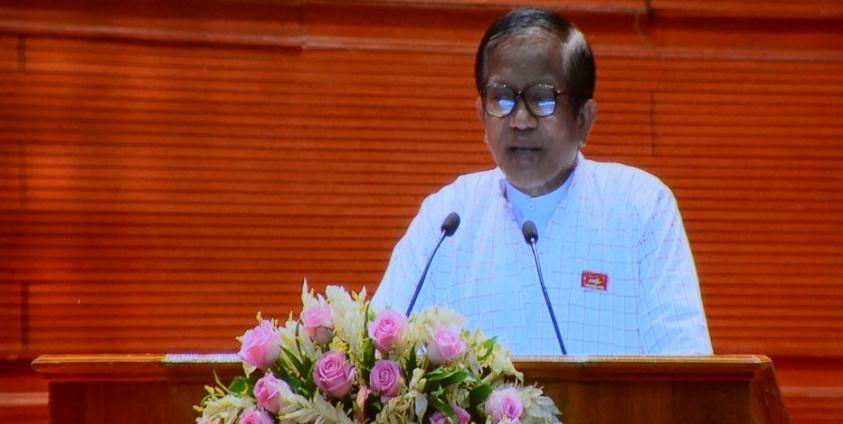 Nai Hongsar speaking at the Union Peace Conference