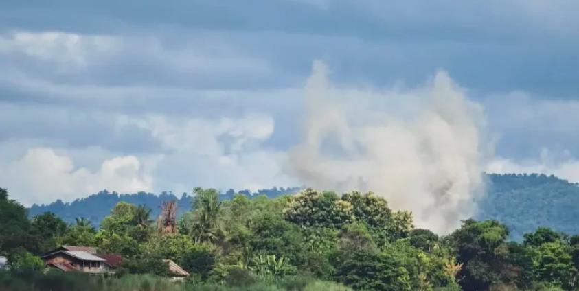 ရွှေကူမြို့နယ်အတွင်း ဇင်းဘုံကျေးရွာ၌ ပေါက်ကွဲမှုဖြစ်ပွားခဲ့သည့် မြင်ကွင်း
