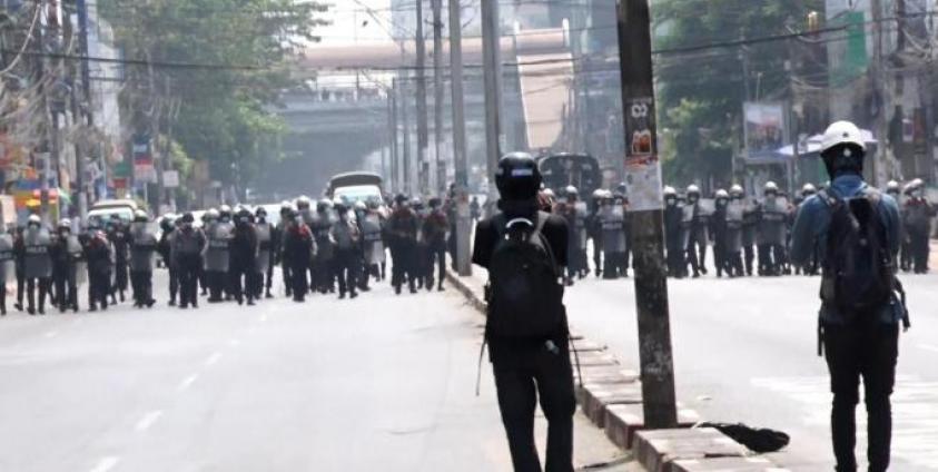 ရန်ကုန်မြို့ လှည်းတန်းတွင်၂၀၂၁ ခုနှစ်၊ ဖေဖော်ဝါရီလအတွင်းက မြင်ကွင်း 