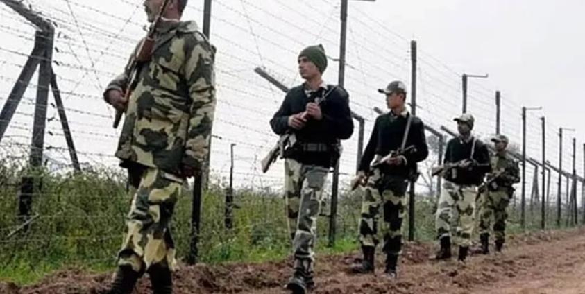 The Indian Express / အိန္ဒိယ-မြန်မာနယ်စပ် ကင်းလှည့်နေသည့် အိန္ဒိယစစ်သားများ။
